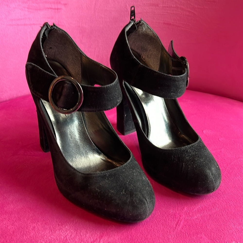 N by Nicole Miller black shoe with buckle